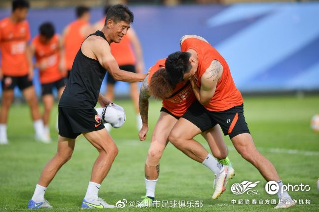 吸允式裸体互伸舌头激情舌吻
